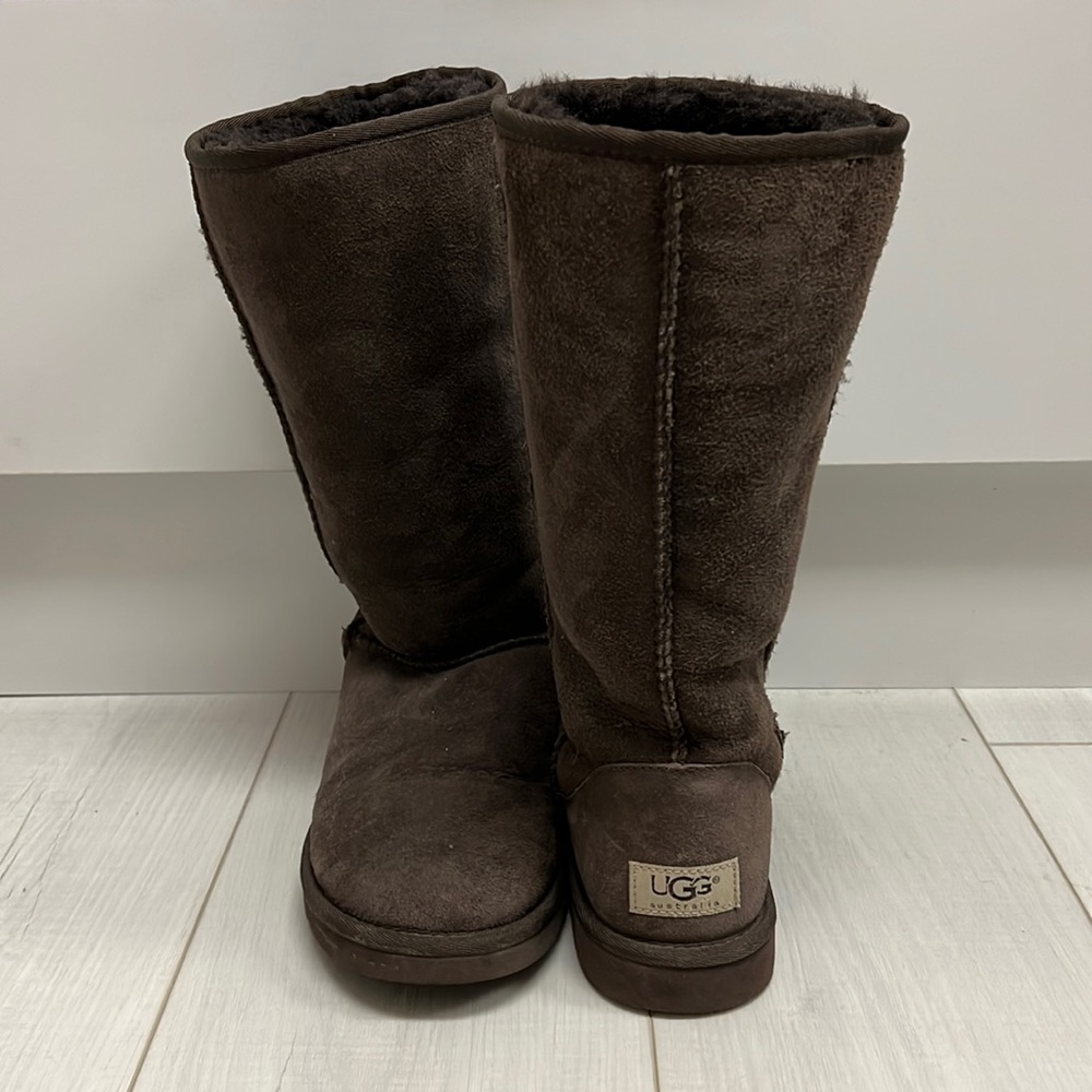 Size 7 chocolate brown tall Uggs
